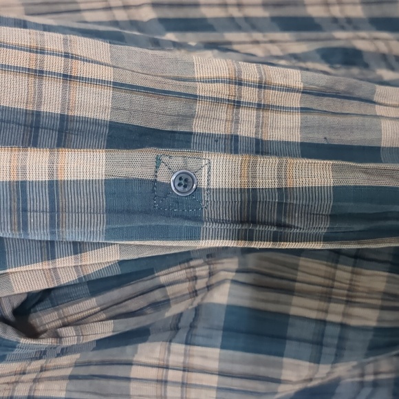 Adorable button up v-neck blouse - Picture 3 of 15